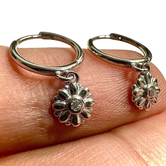 Sterling Silver Daisy Hoop Earrings 925 | Dainty Flower Charm Hoops - Picture 1 of 7